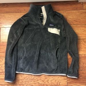 Gray Patagonia Re-Tool Snap Pullover fleece. (Medium)